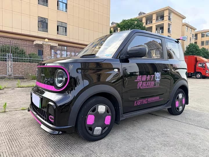 Geely panda