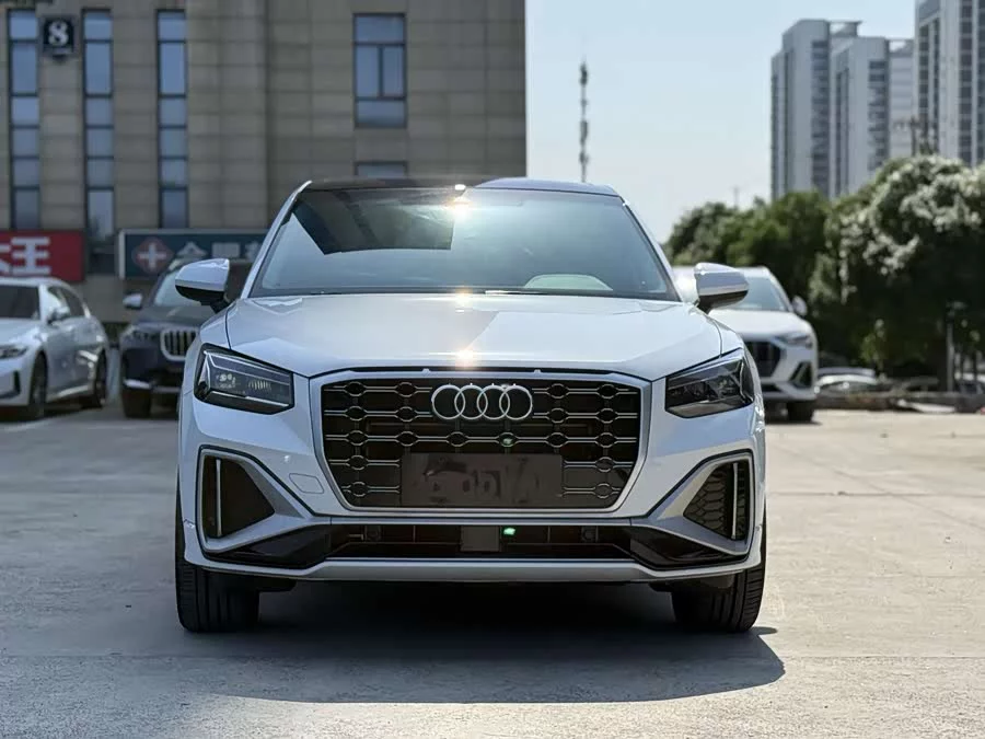 Audi Q2L