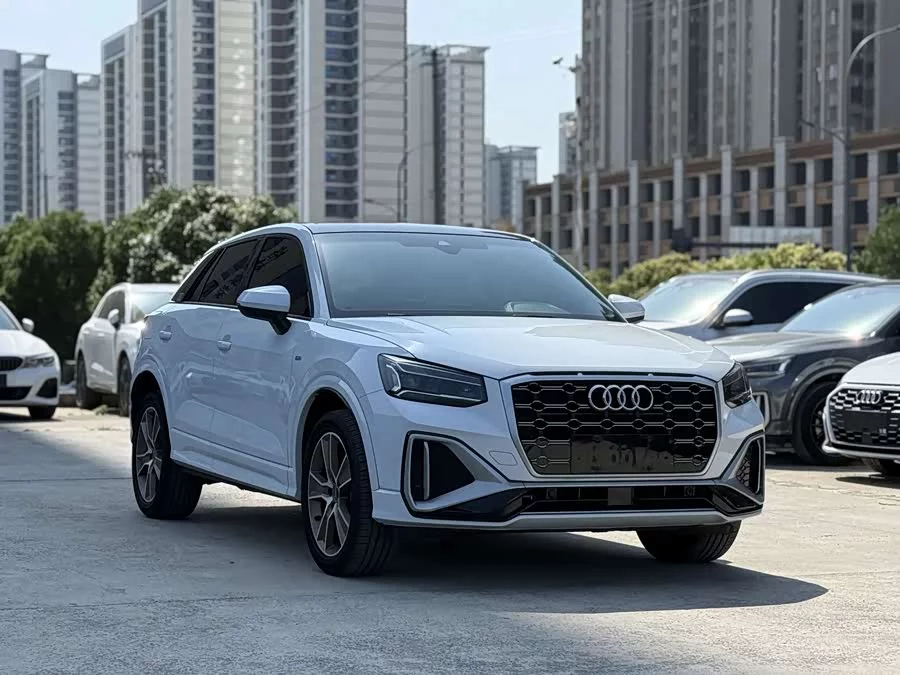 Audi Q2L