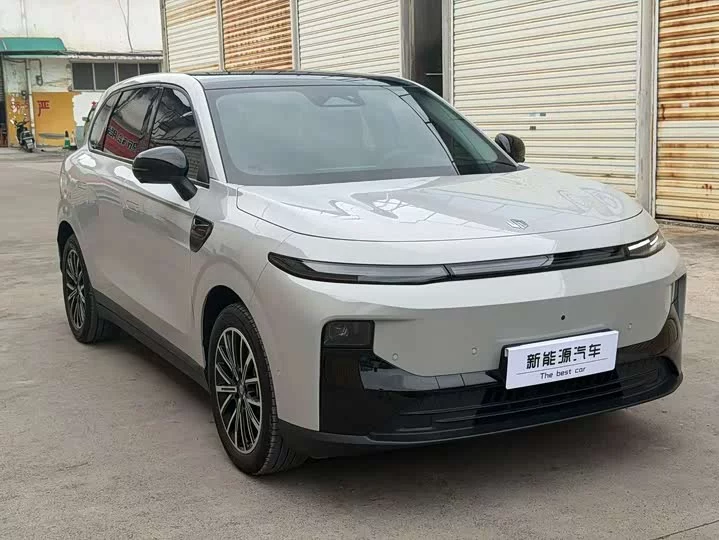 Leapmotor B10