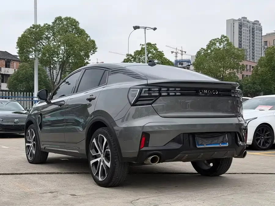Lynk & Co 05