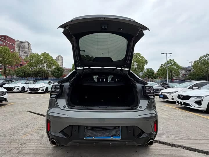 Lynk & Co 05