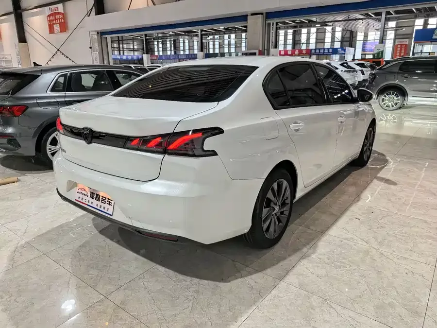 Peugeot 408
