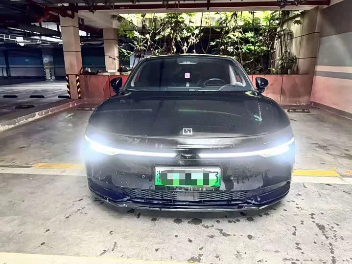 ZEEKR 007