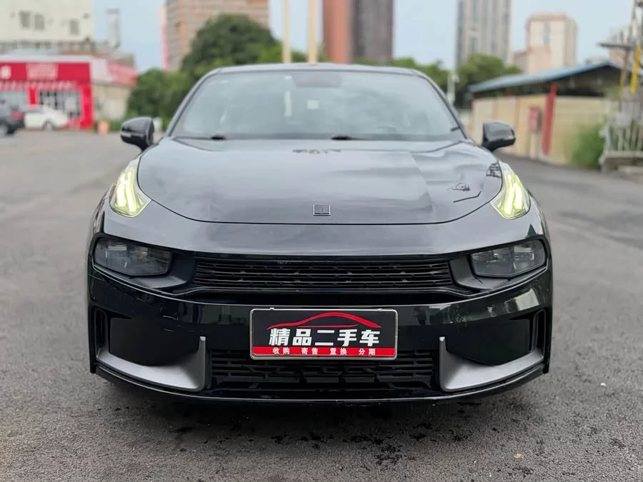 Lynk & Co 03