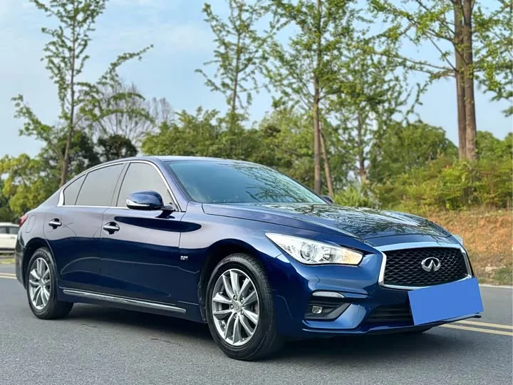 Infiniti Q50L