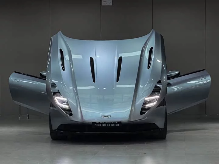 Aston Martin DB11