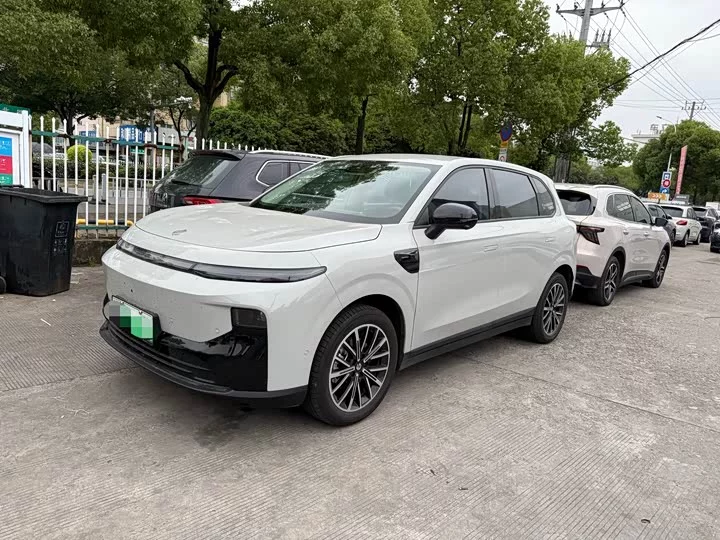 Leapmotor B10