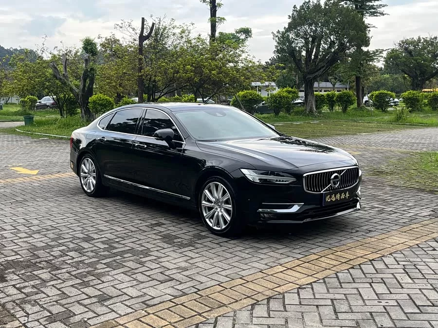 Volvo S90