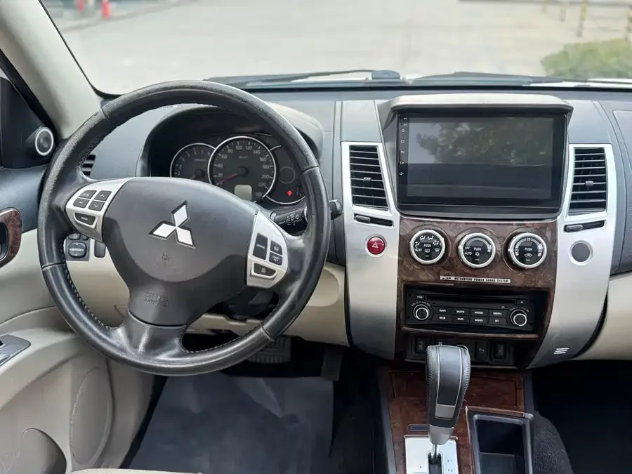 Mitsubishi Pajero Sport