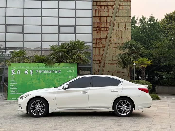 Infiniti Q50L
