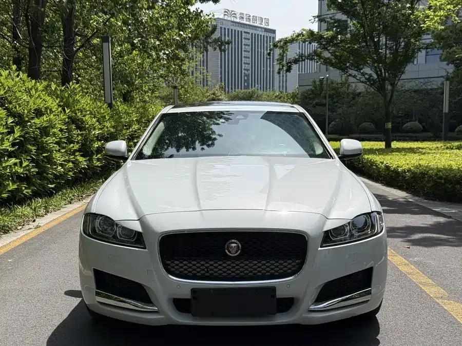 Jaguar XFL