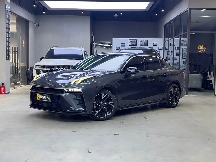Lynk & Co 03