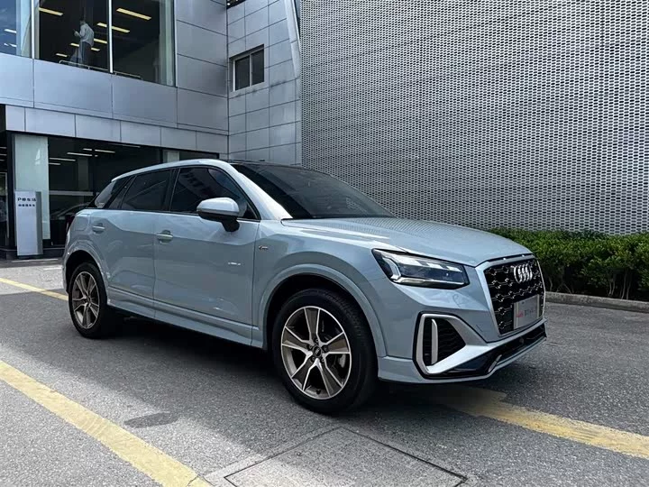 Audi Q2L