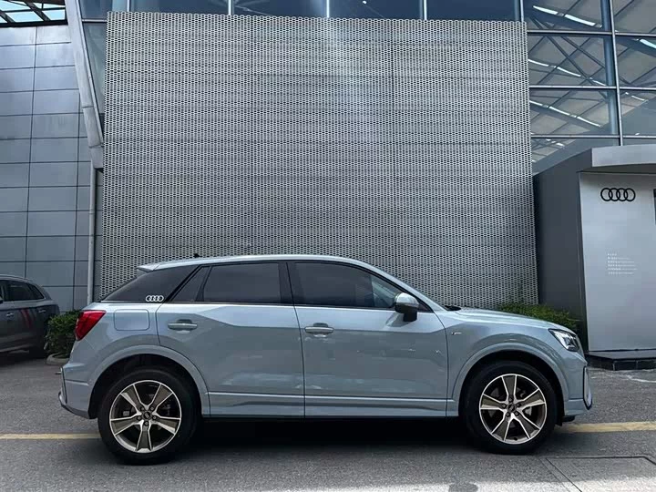Audi Q2L