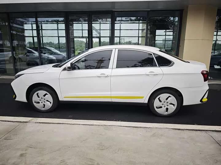 Dongfeng E70