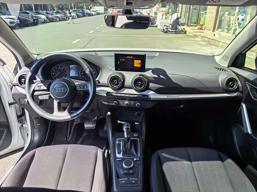 Audi Q2L