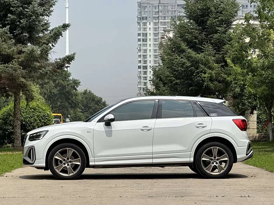 Audi Q2L