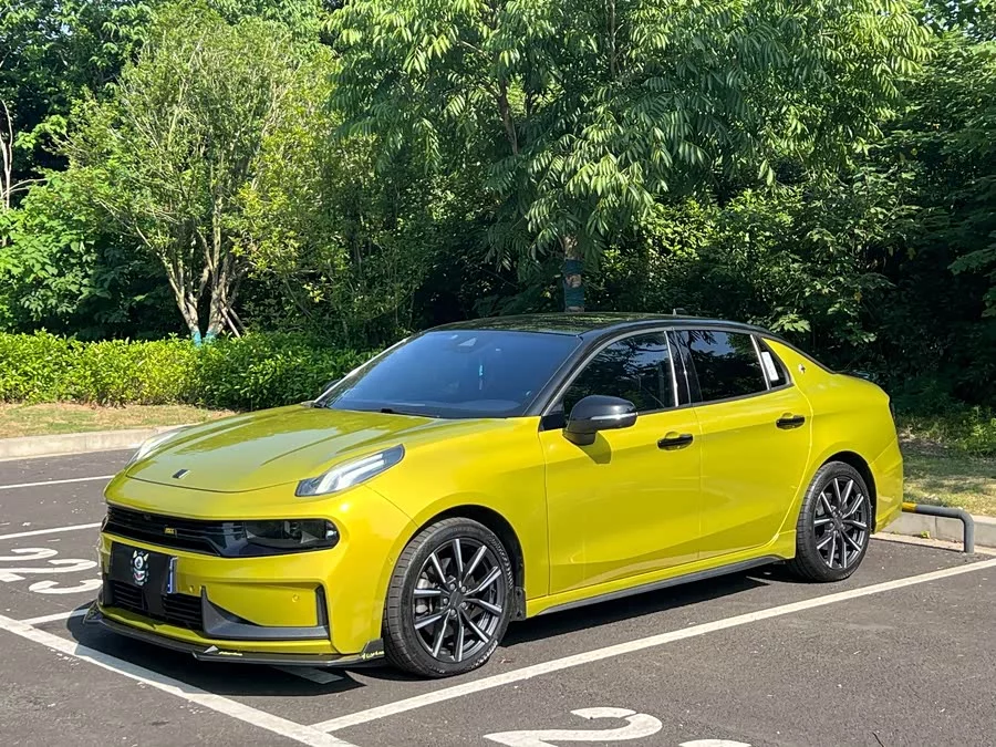 Lynk & Co 03