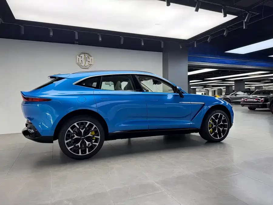 Aston Martin DBX