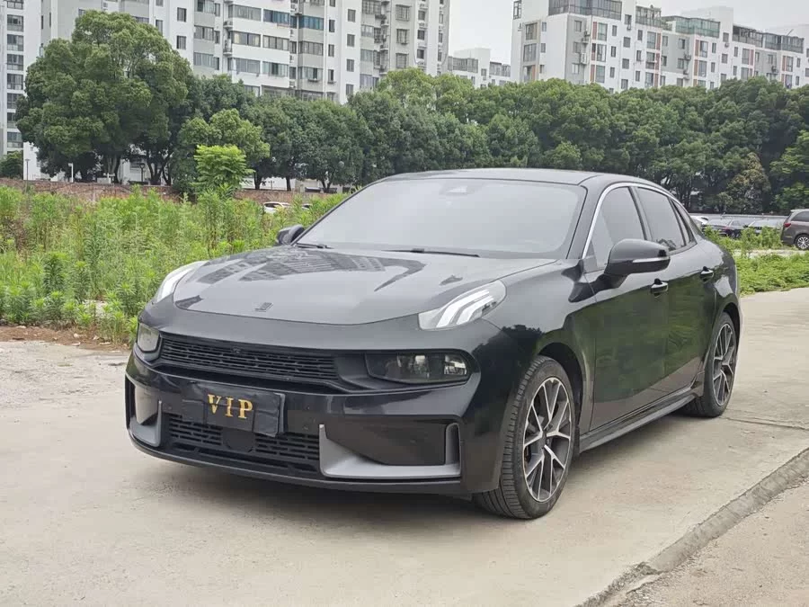 Lynk & Co 03