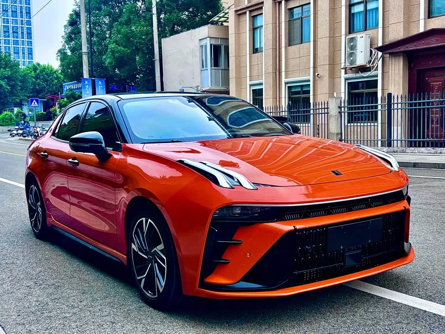 Lynk & Co 03