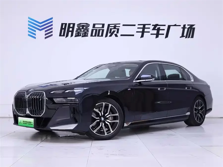 BMW i7
