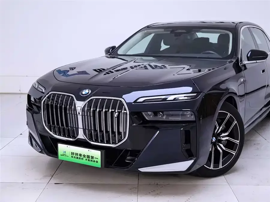 BMW i7