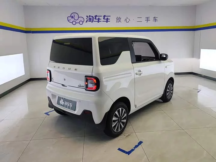 Geely panda