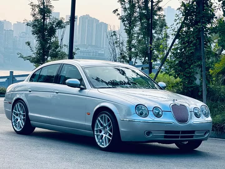Jaguar S-TYPE