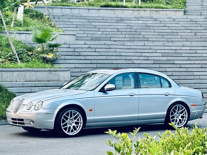 Jaguar S-TYPE