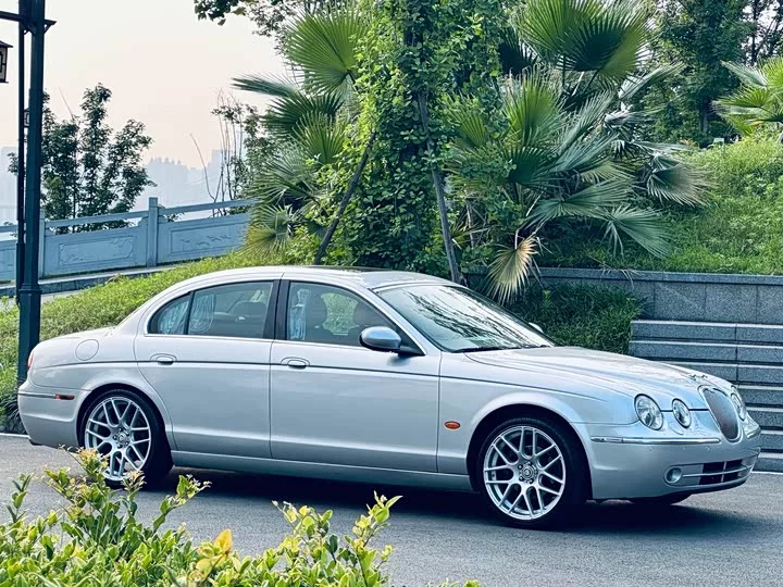 Jaguar S-TYPE