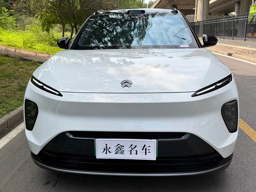NIO ES8
