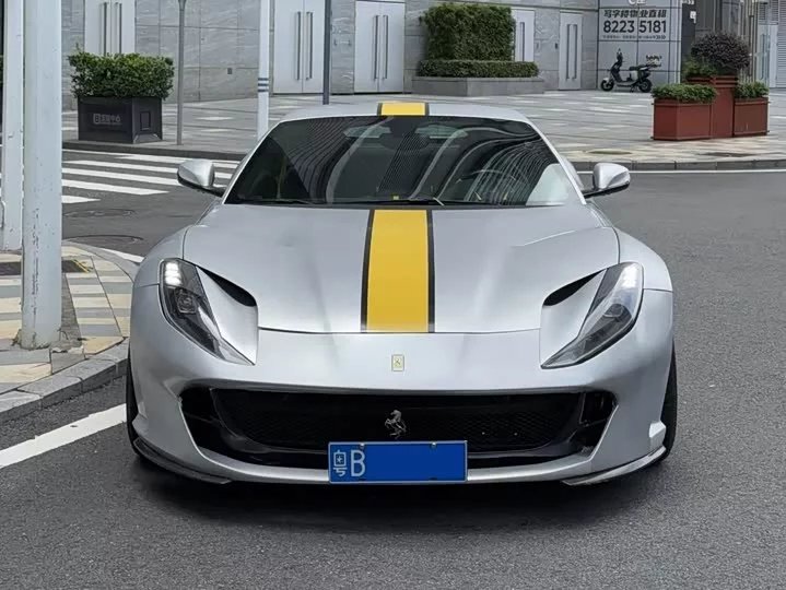 ferrari 812