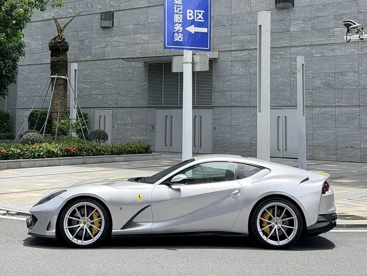 ferrari 812