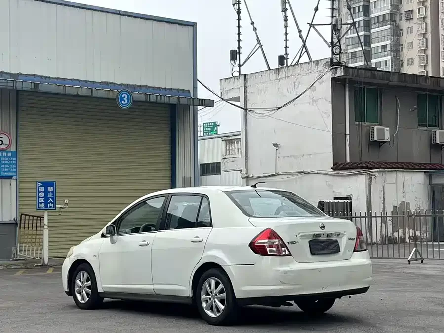 Nissan Tiida