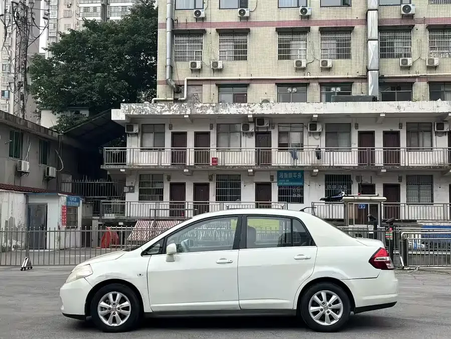 Nissan Tiida