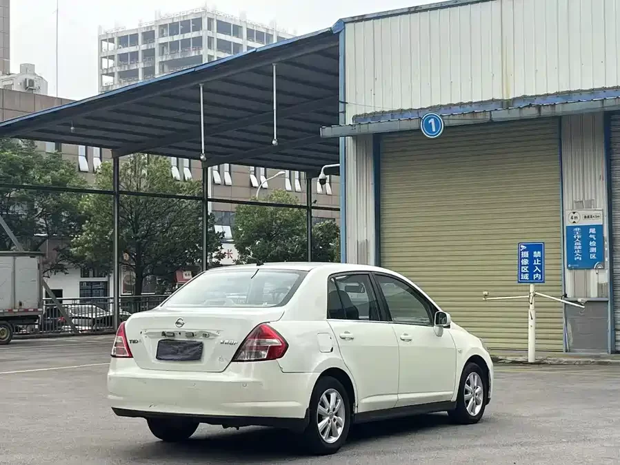 Nissan Tiida
