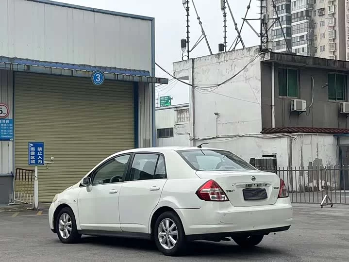 Nissan Tiida