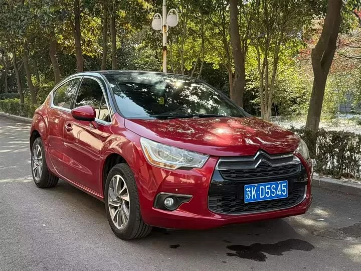 DS 4