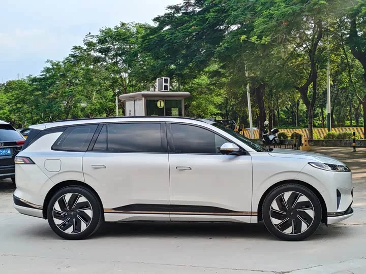 Dongfeng eπ008