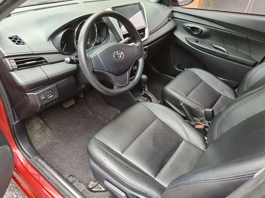 Toyota YARiS L