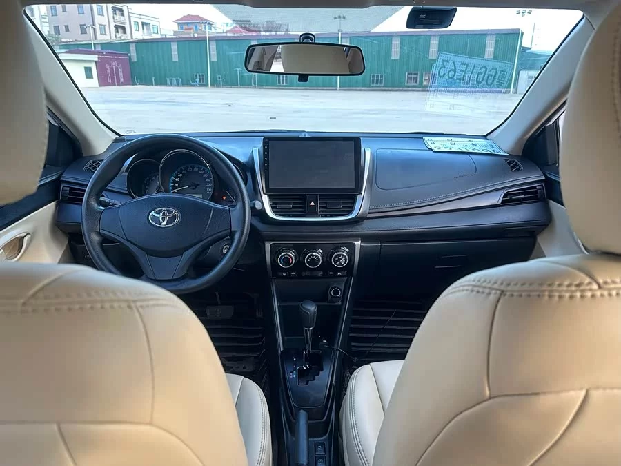 Toyota YARiS L