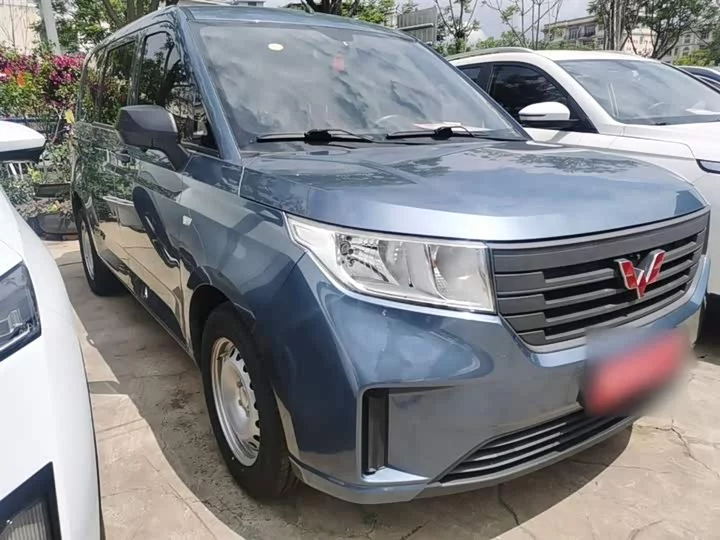 Wuling Hongguang PLUS