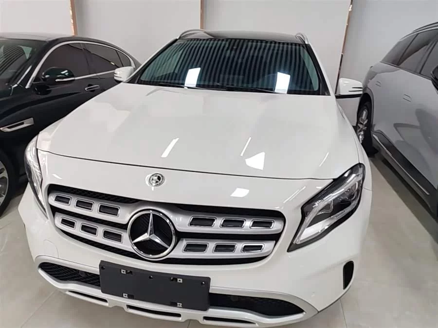 Mercedes Benz GLA