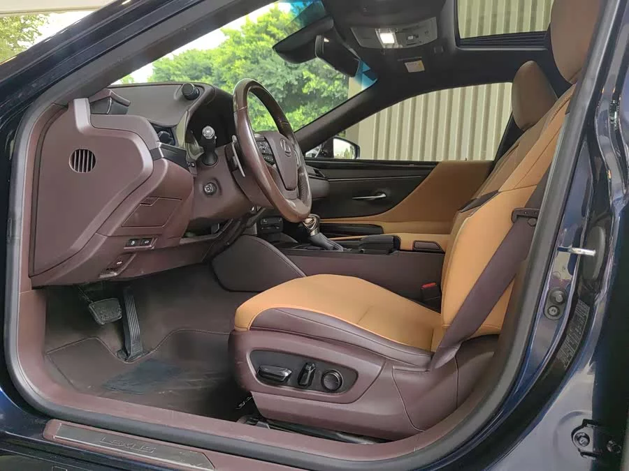 Lexus ES