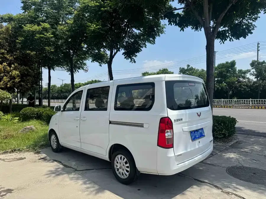 Wuling Rongguang V
