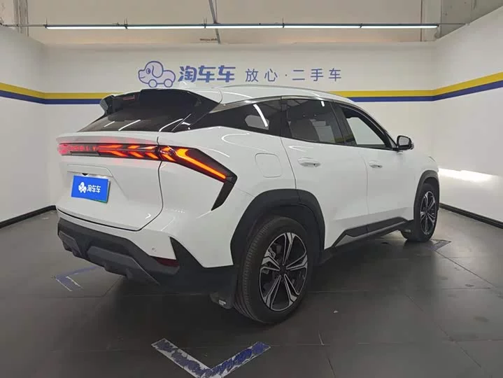 Geely Galaxy L7