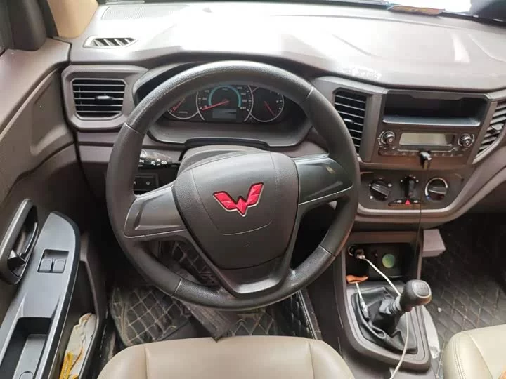 Wuling Hongguang V