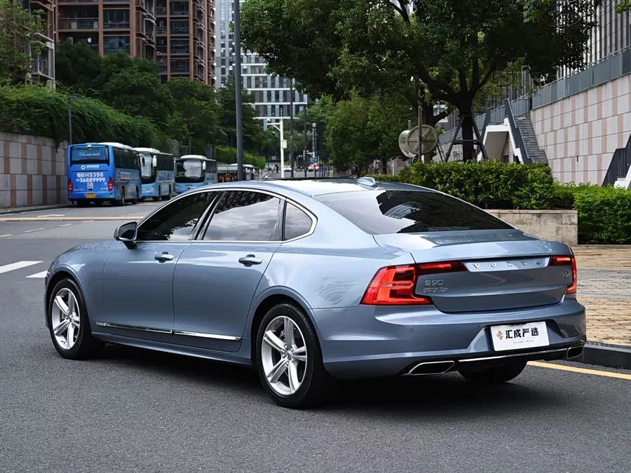 Volvo S90